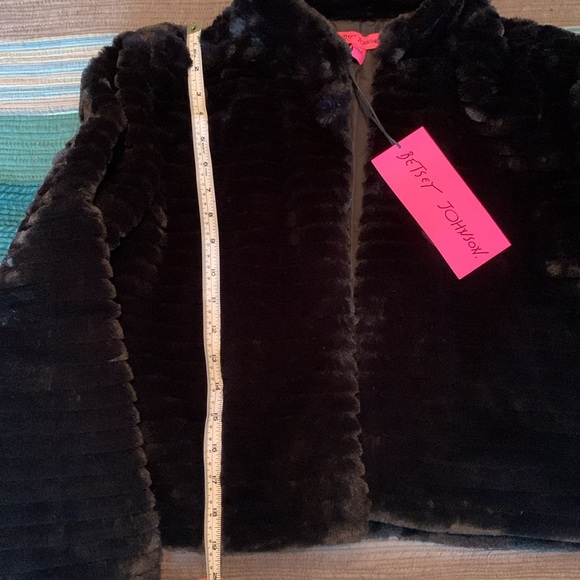 NWT black Betsey Johnson cropped faux fur jacket - Picture 3 of 7